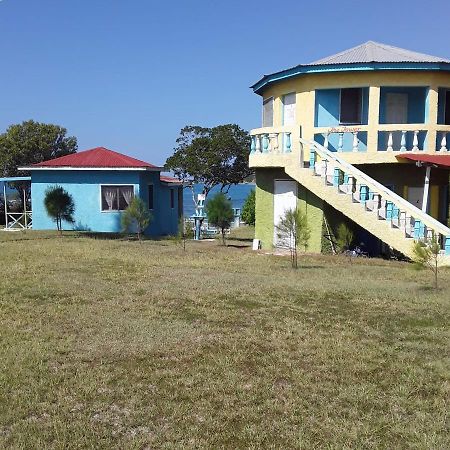 Waikiki Guest House Трежър Бийч Екстериор снимка