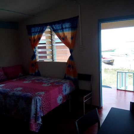 Waikiki Guest House Трежър Бийч Екстериор снимка