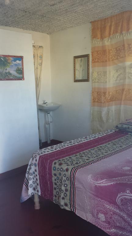 Waikiki Guest House Трежър Бийч Стая снимка