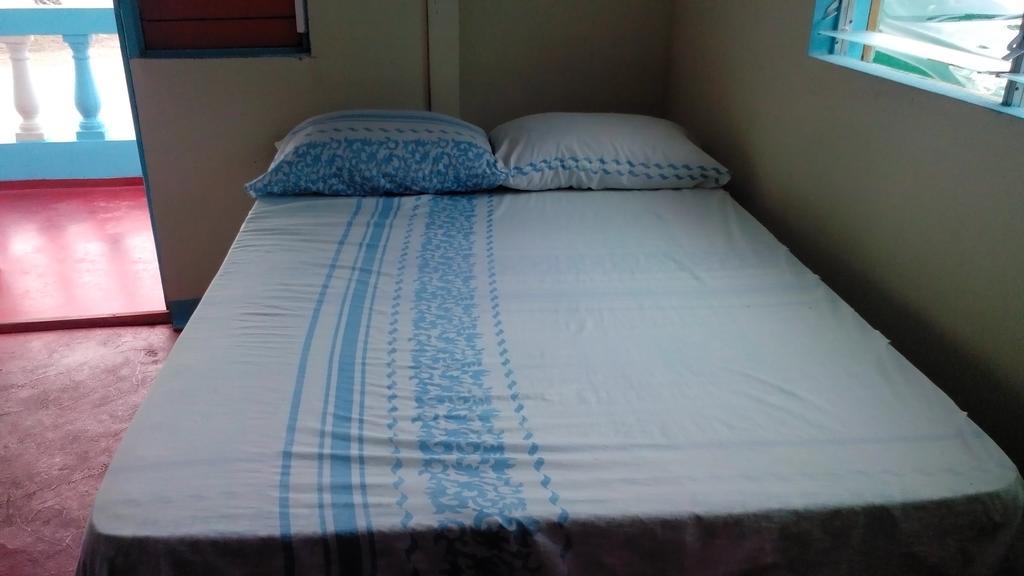 Waikiki Guest House Трежър Бийч Стая снимка