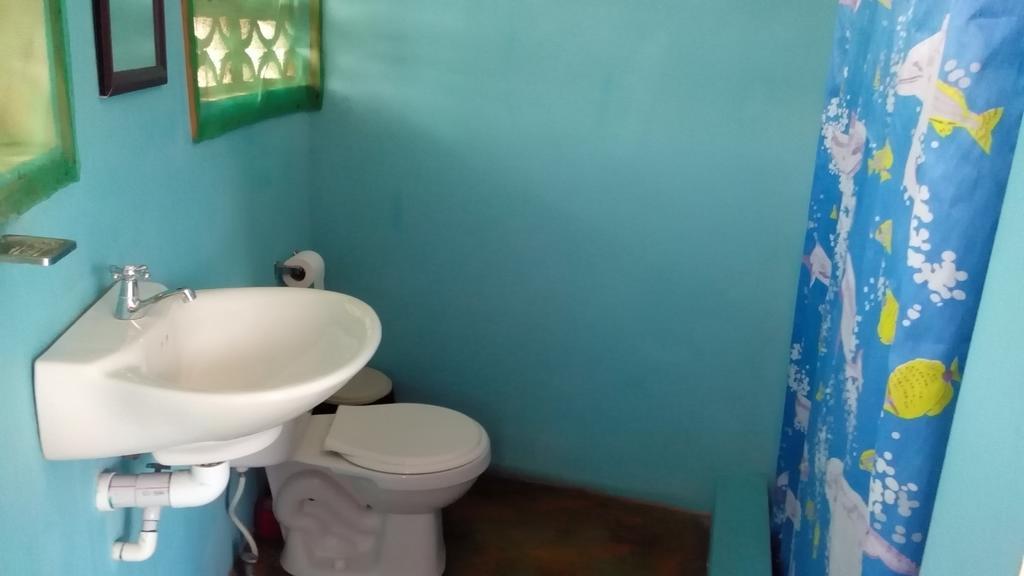 Waikiki Guest House Трежър Бийч Стая снимка