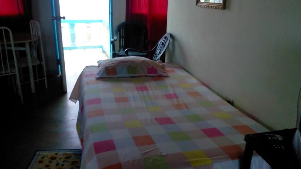 Waikiki Guest House Трежър Бийч Стая снимка