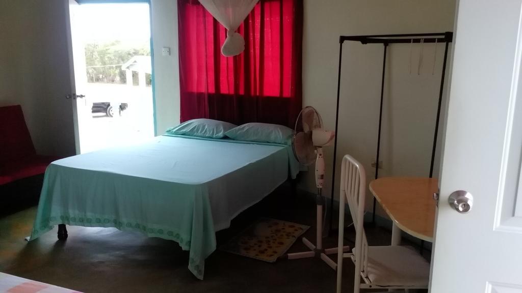 Waikiki Guest House Трежър Бийч Стая снимка