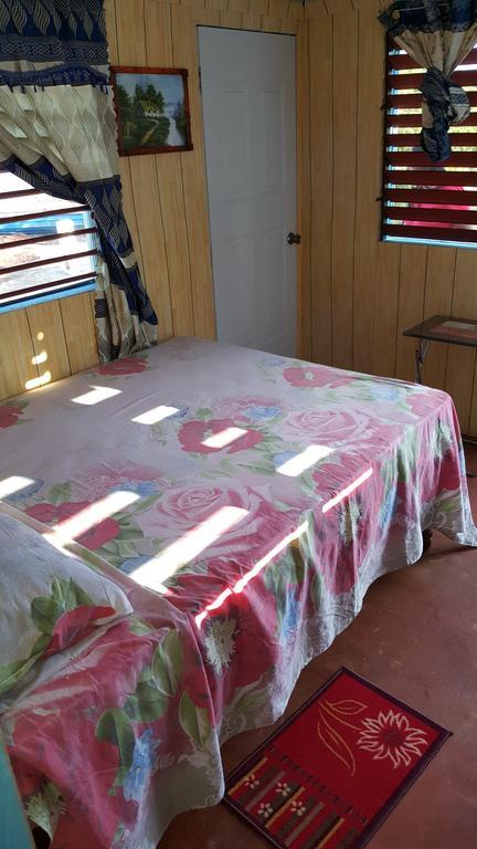 Waikiki Guest House Трежър Бийч Екстериор снимка