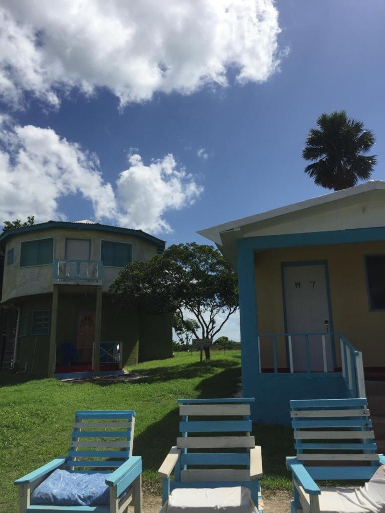 Waikiki Guest House Трежър Бийч Екстериор снимка